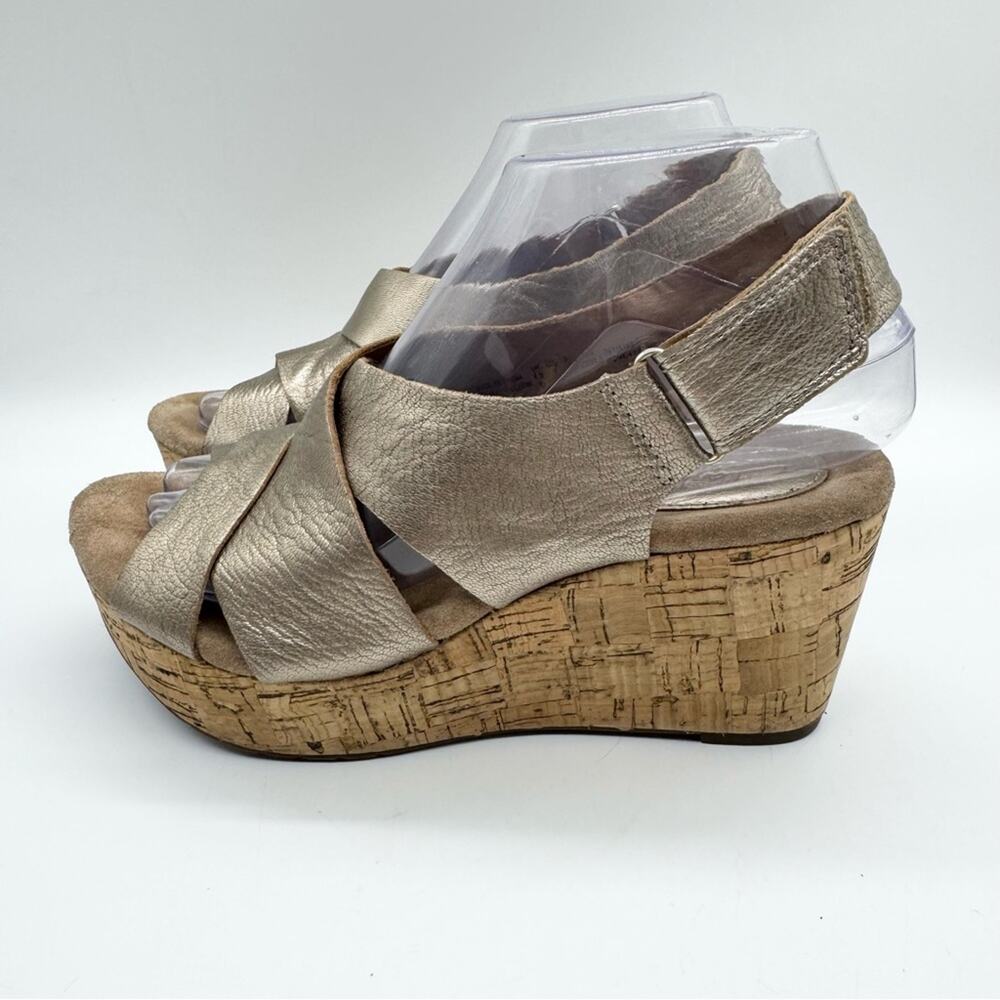 CLARKS Caslynn Diem High Heel Wedge Sandal Gold Metallic Size 7 Office‎ Dressy - Picture 8 of 14